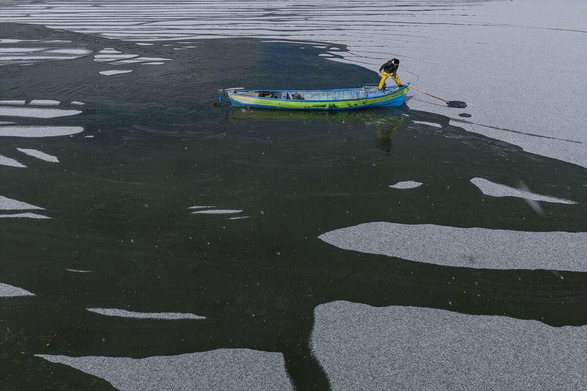 Yeniden hayat bulmaya başlayan Konya Beyşehir Gölü’nde ekmek kavgası 13